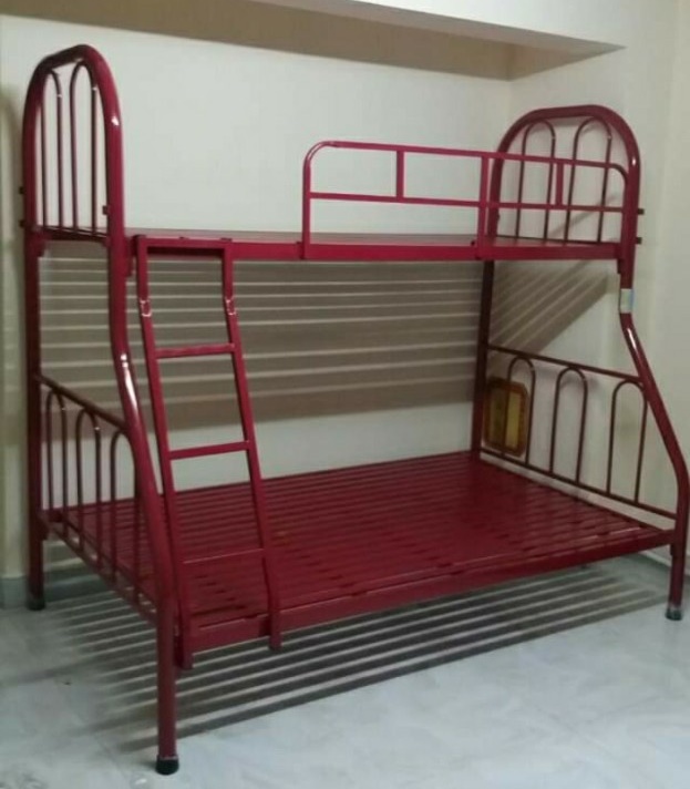 giường 2 tầng lệch tầng màu đỏ